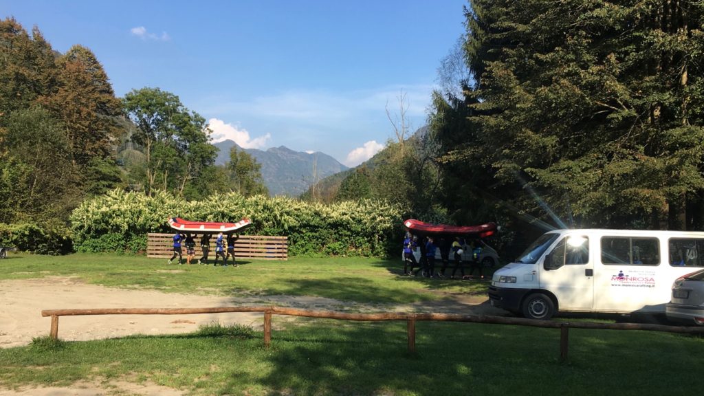 Klar til rafting på Sisia-floden i Valsesia-dalen